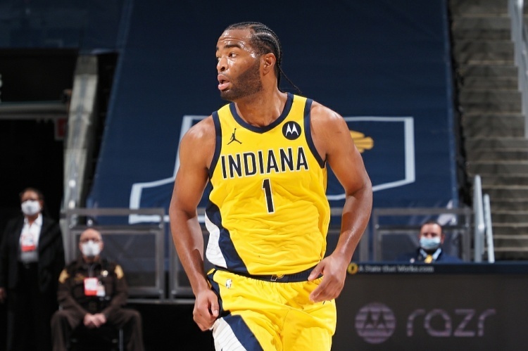 他在全球各 他在全球各